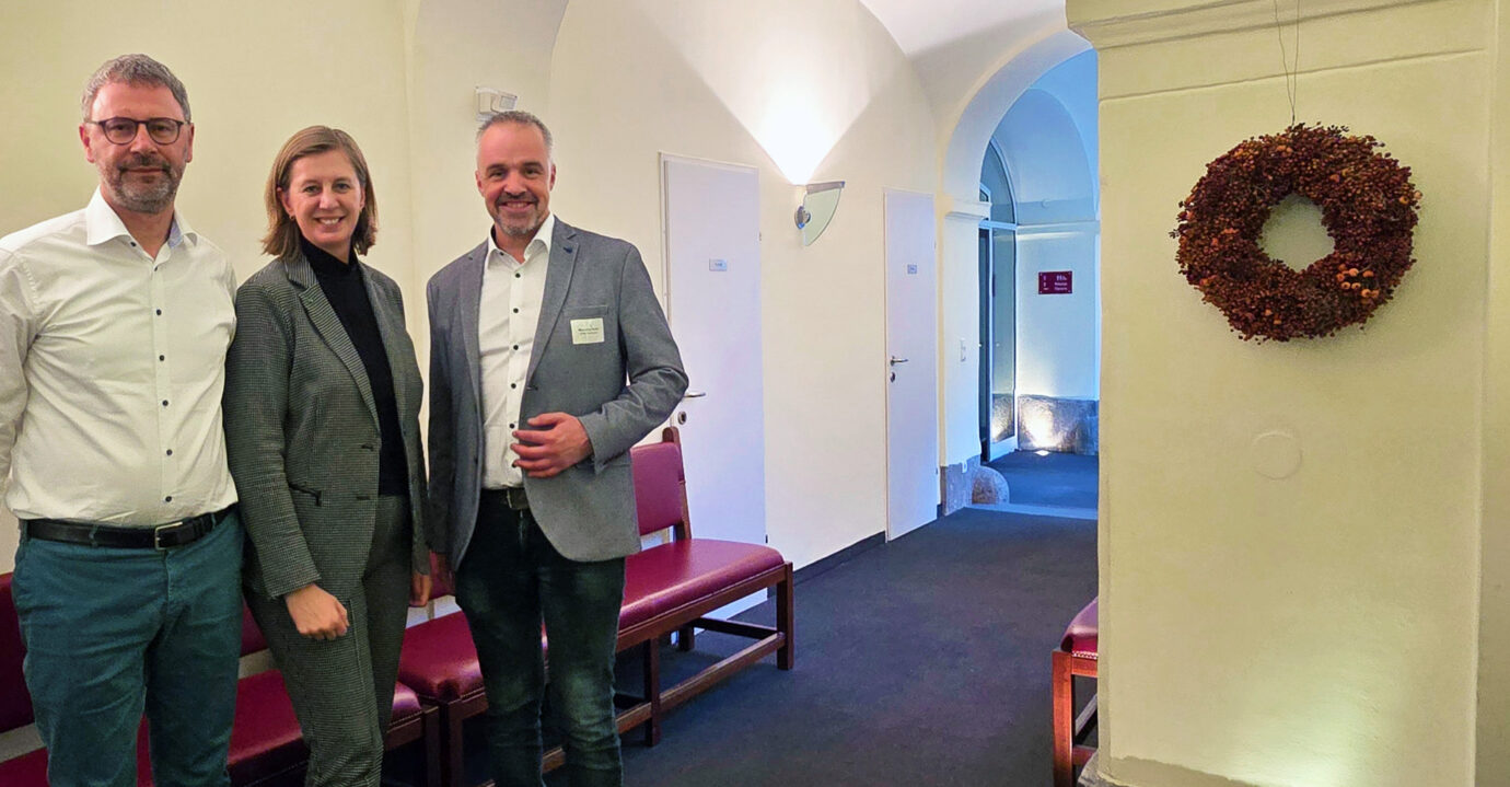 Foto beim Round Table in Graz von Gerd Holzschlag, Landesrätin Barbara Eibinger-Miedl und Max Hofer (von links nach rechts)